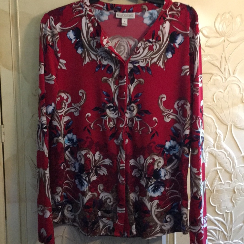 Attractive red print top with floral accents